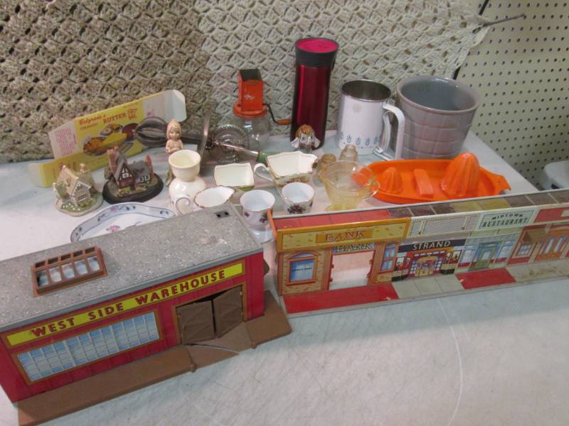 lot 124 image: Lot of Misc Vintage Etc.  D-1T...