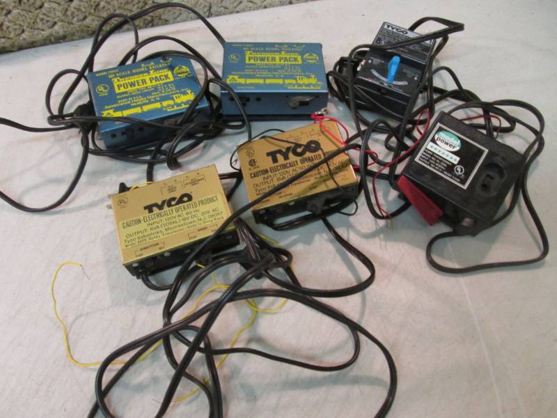 lot 127 image: Lot of Assorted Model Train Power P...