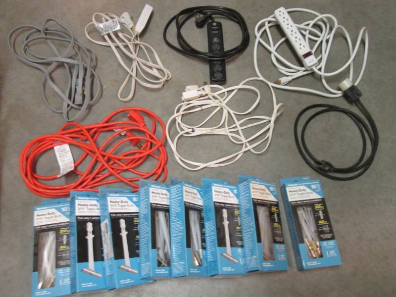 lot 128 image: Assorted Extension Cords Power Stri...