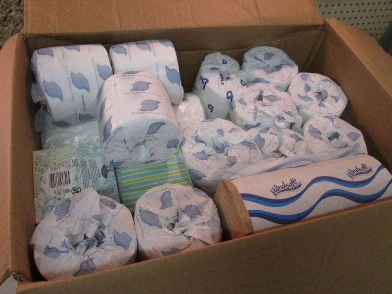 lot 135 image: Assortment of Bath Tissue Paoer Tow...