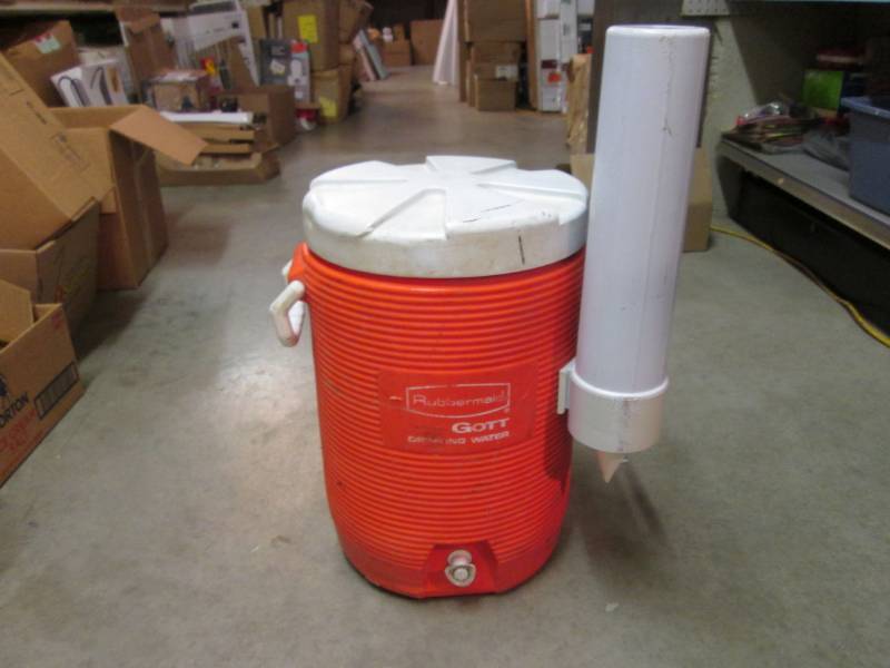 lot 191 image: Large Rubbermaid Drinking Water Coo...