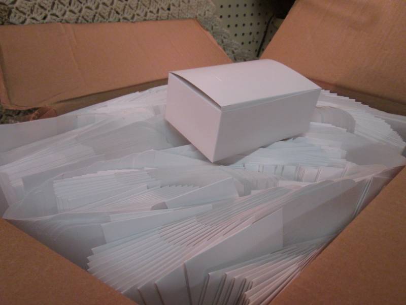 lot 209 image: Case of 500 Tuck Top Boxes 7 x 4 1...