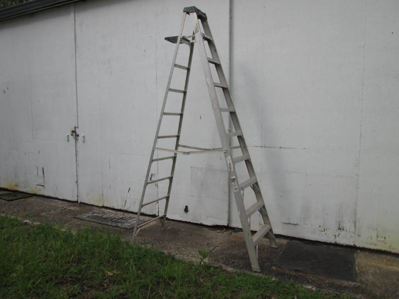 lot 214 image: 10 ft Aluminum Werner Ladder  RED...