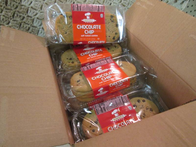 lot 256 image: Case of 12 Packs of Bakery Fresh Ch...