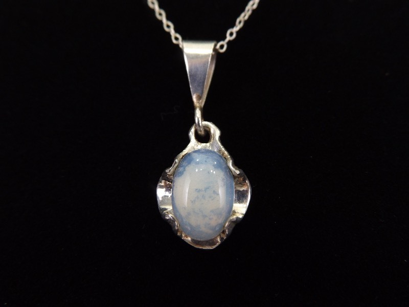 lot 3 image: .925 Sterling Silver Moonstone Cabochon Pendant Necklace
