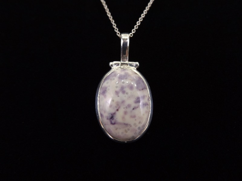 lot 4 image: .925 Sterling Silver Cinnabrite Cabochon Pendant Necklace
