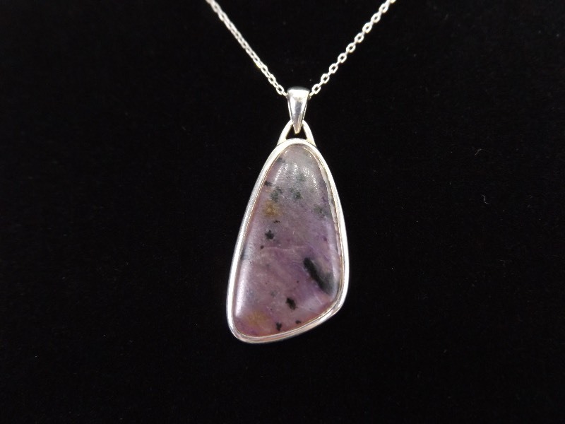 lot 6 image: .925 Sterling Silver Amethyst Agate Pendant Necklace