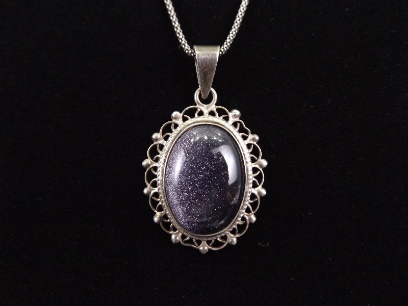 lot 8 image: .925 Sterling Silver Purple Goldstone Cabochon Pendant Necklace