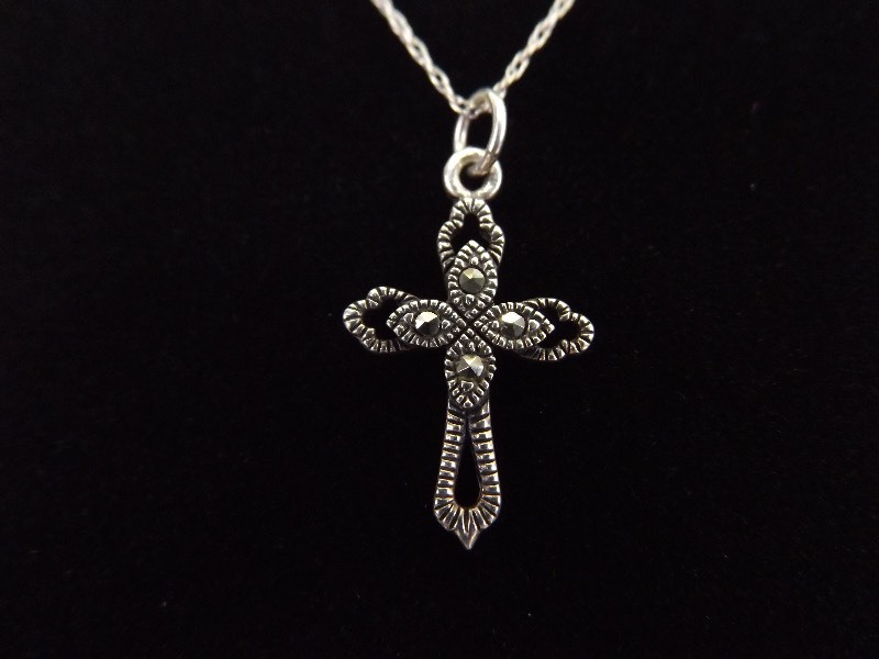 lot 23 image: .925 Sterling Silver Art Nouveau Cross Pendant Necklace