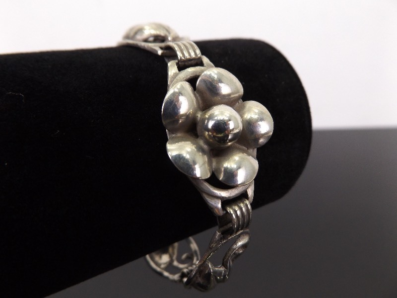 lot 30 image: .925 Sterling Silver Flower Bracelet