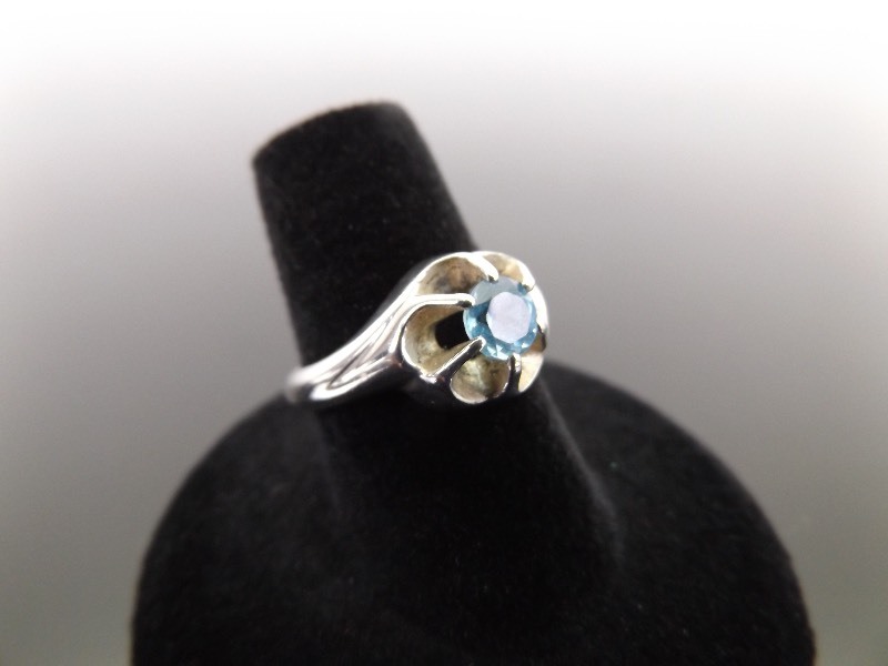 lot 35 image: .925 Sterling Silver Round Cut Topaz Crown Setting Ring Size 7