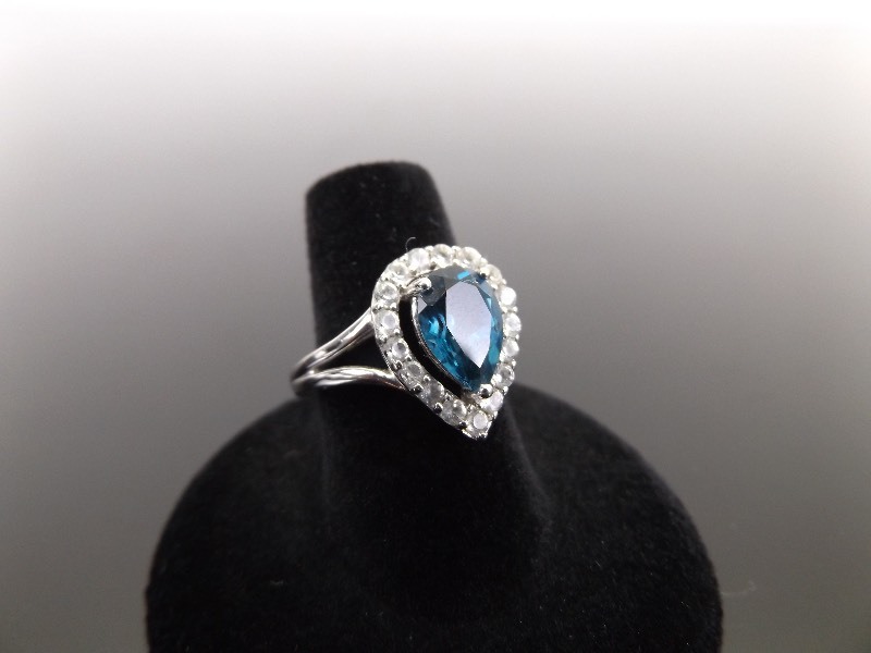 lot 37 image: .925 Sterling Silver Topaz Pear Cut Crystal Ring Size 6.5