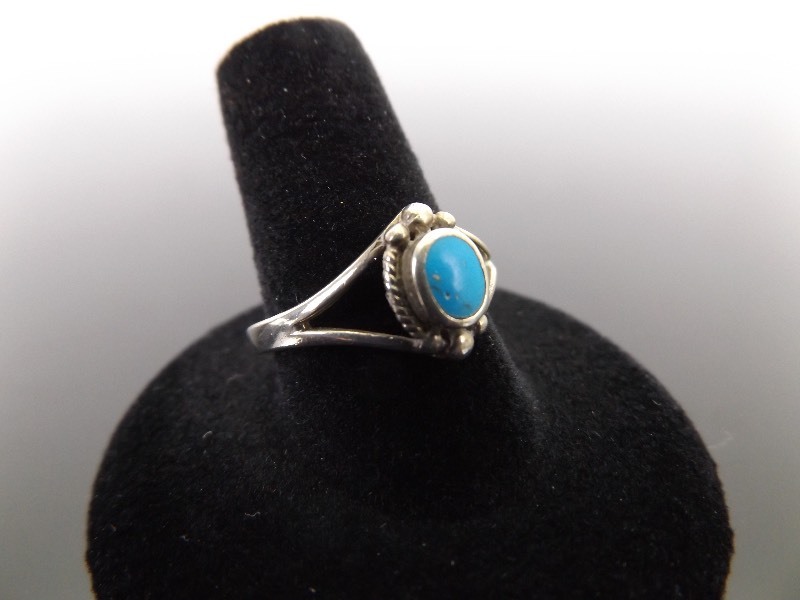 lot 40 image: .925 Sterling Silver Turquoise Enamel Ring Size 10