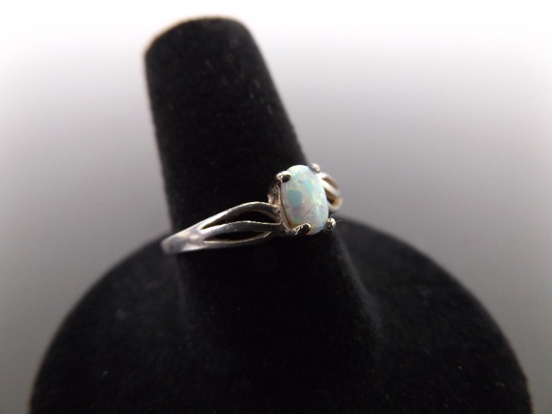 lot 45 image: .925 Sterling Silver Opal Cabochon Ring Size 8