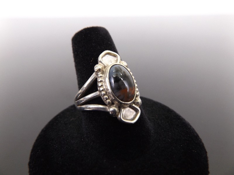 lot 48 image: .925 Sterling Silver Moss Agate Cabochon Ring Size 8