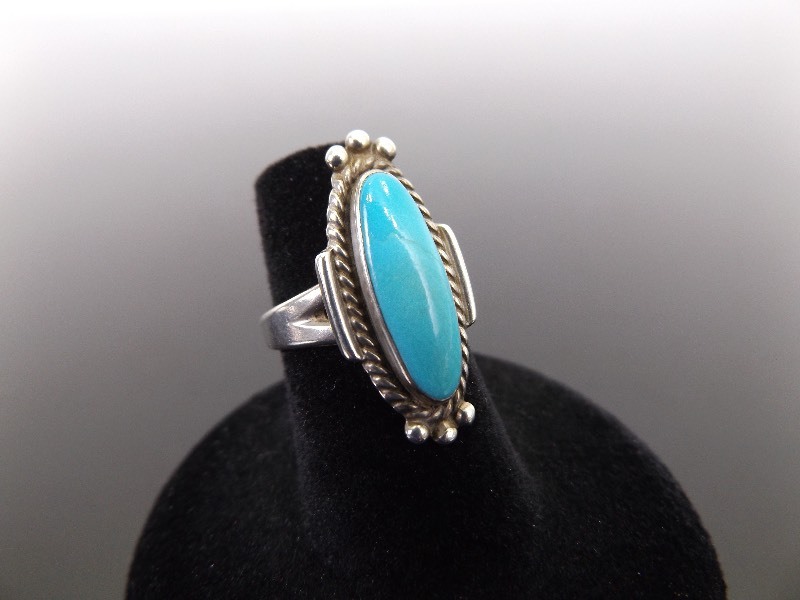 lot 39 image: .925 Sterling Silver Turquoise Cabochon Ring Size 5.5