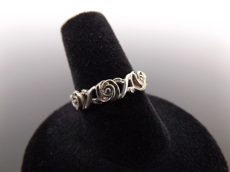 lot 58 image: .925 Sterling Silver Rose Ring Size 8