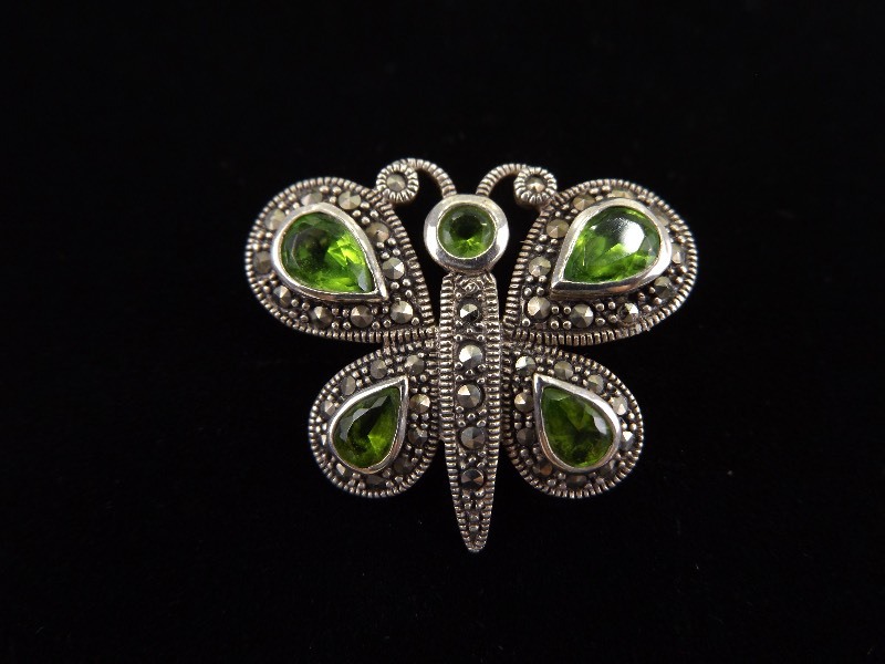 lot 60 image: .925 Sterling Silver Art Nouveau Peridot Crystal Butterfly Brooch