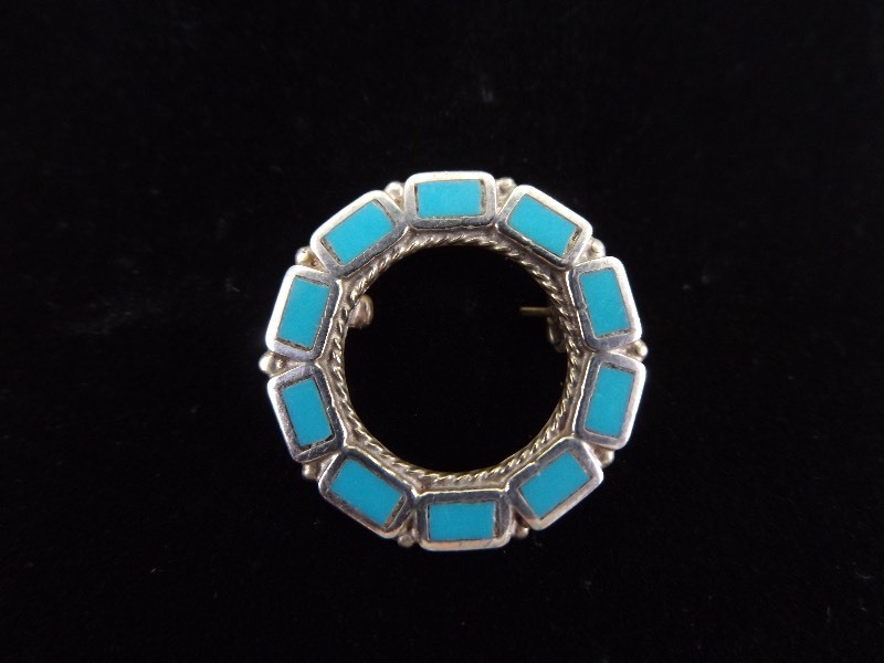 lot 61 image: .925 Sterling Silver Inlayed Turquoise Wreath Brooch