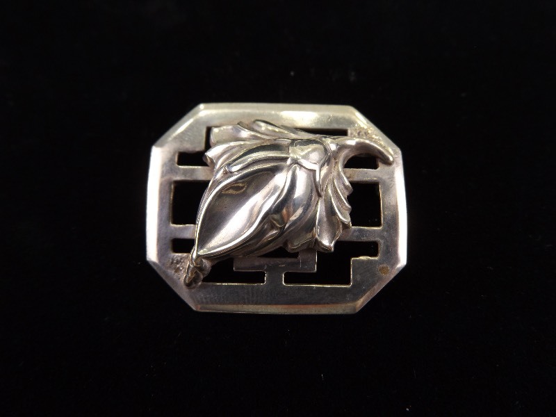 lot 65 image: .925 Sterling Silver Georgia Okeeffe Inspired Brooch