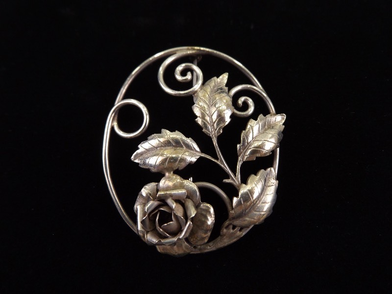lot 66 image: .925 Sterling Silver Large Rose Brooch