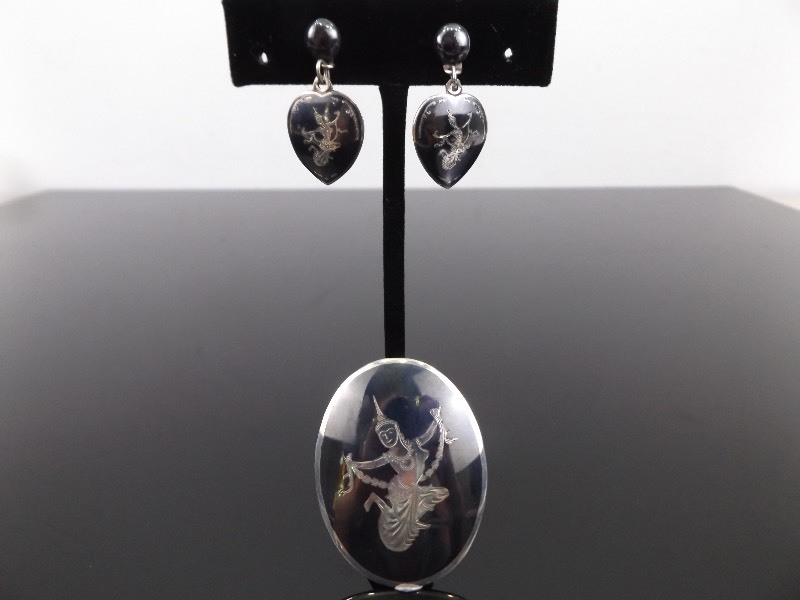 lot 69 image: .925 Sterling Silver Siam Screw Back Earring and Brooch Set