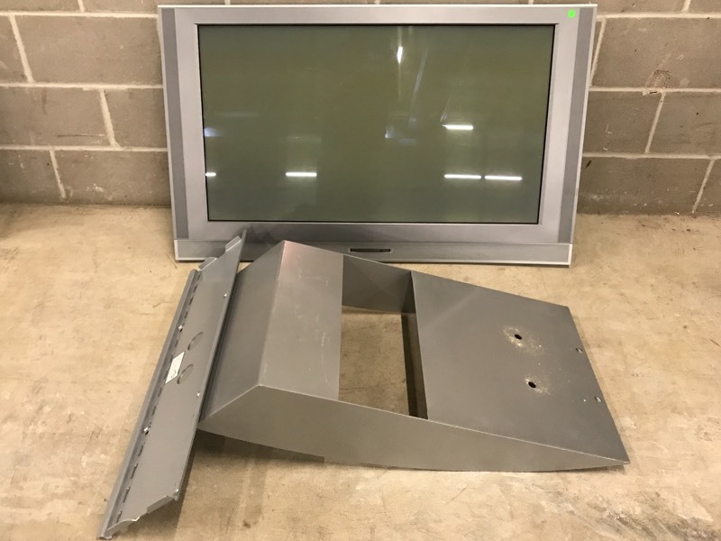 lot 2 image: LG 42 Plasma TV (PDP)