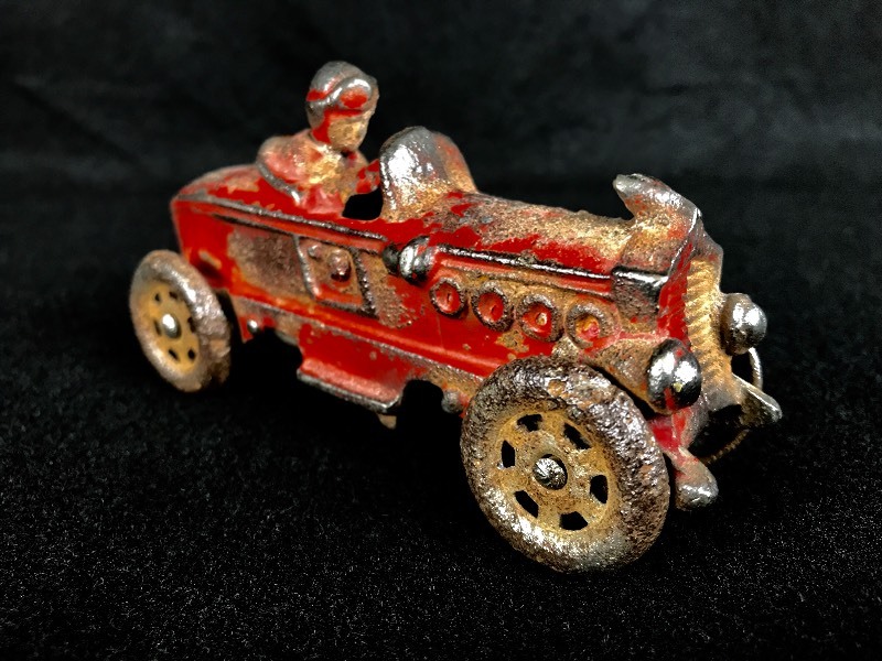 lot 7 image: Antique Cast Iron Metal Car