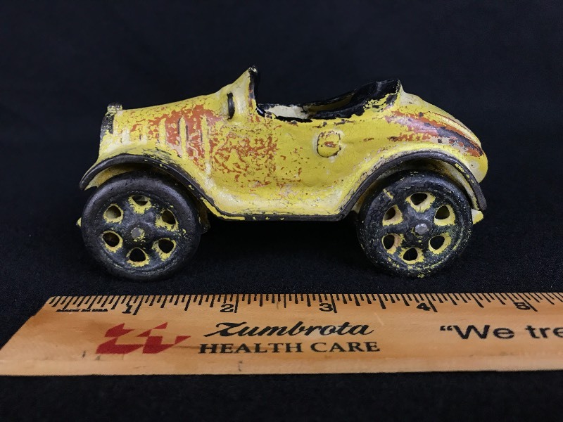 lot 6 image: Antique Cast Iron Metal Car