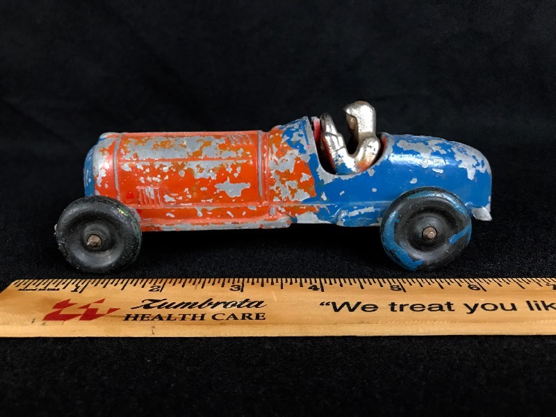 lot 8 image: Vintage Hubley Kiddie Toy Model #456 Car