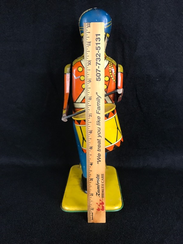 lot 14 image: Vintage Tin Lithograph Wind Up Drummer Man