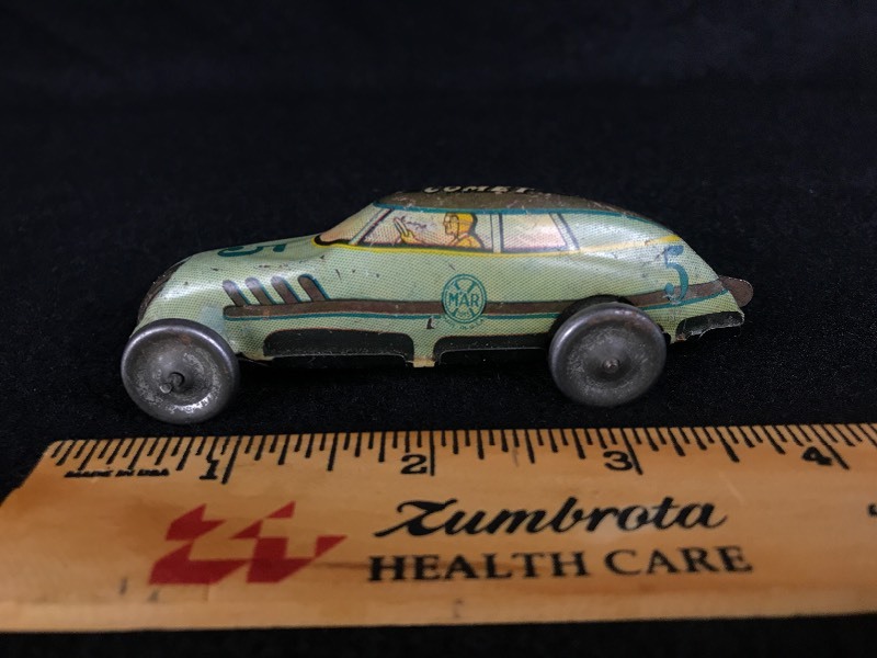 lot 18 image: Vintage Marx Comet Tin Lithograph Wind Up Car