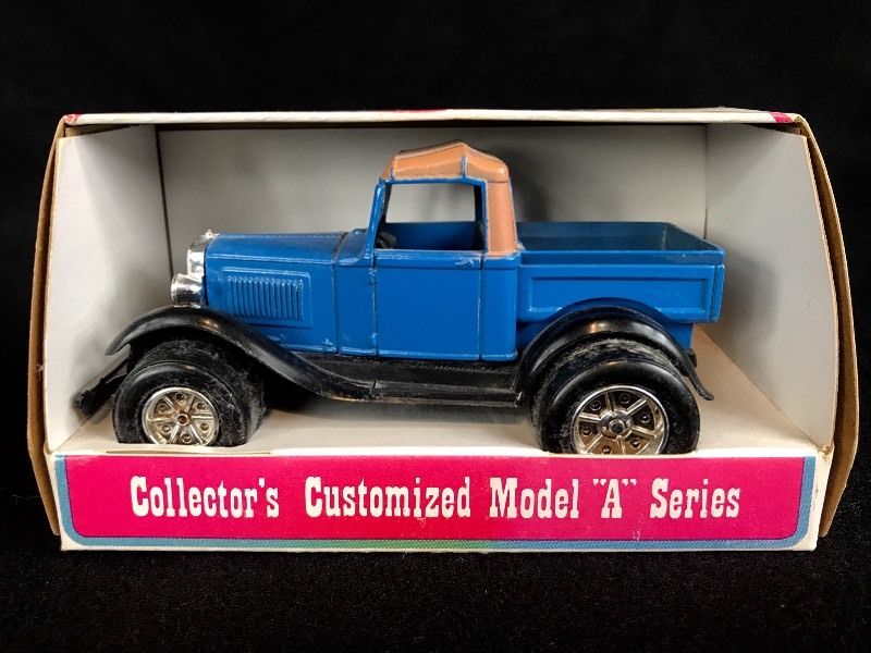 lot 25 image: Vintage 1974 TootsieToy Models #3020 Pick-Up Truck  Roadster