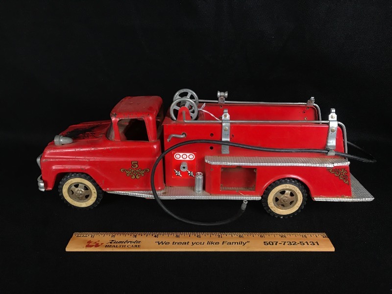 lot 28 image: Vintage Tonka Suburban Pumper #5 Fire Truck 