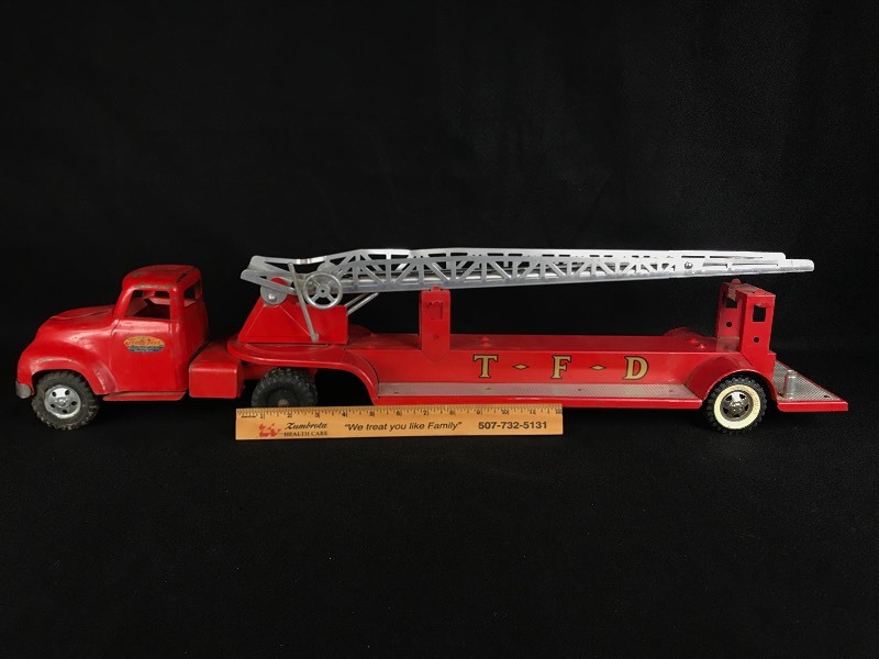 lot 29 image: Vintage Tonka Fire Truck 