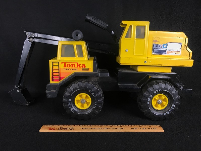 lot 40 image: Vintage Tonka Backhoe Truck
