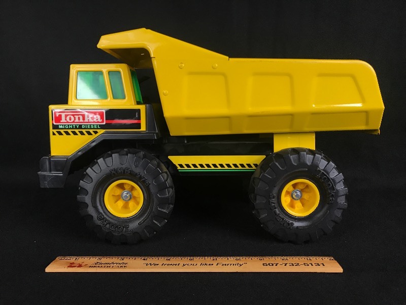 lot 41 image: Vintage Tonka Dump Truck