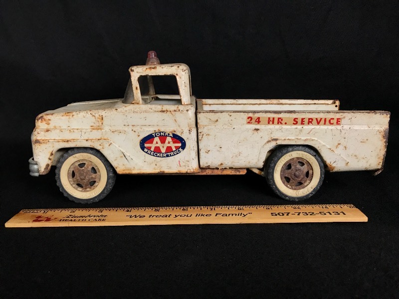 lot 47 image: Vintage Tonka Wrecker Truck