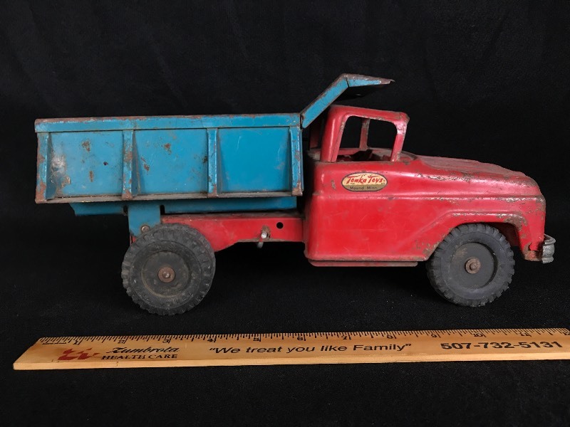 lot 48 image: Vintage Tonka Dump Truck