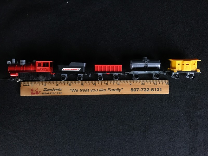 lot 73 image: Vintage TootsieToy DX Red Diamond Express Model Train Set