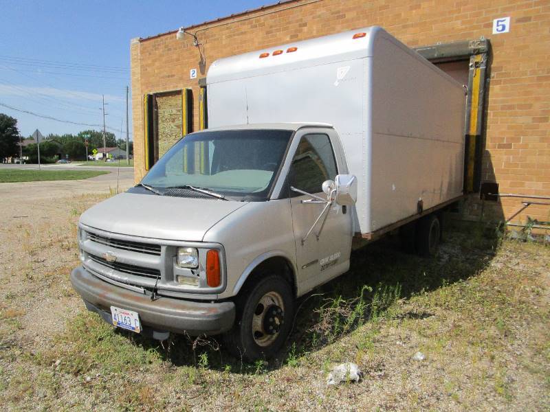 lot 6 image: Chevy 3500 Diesel Box Truck