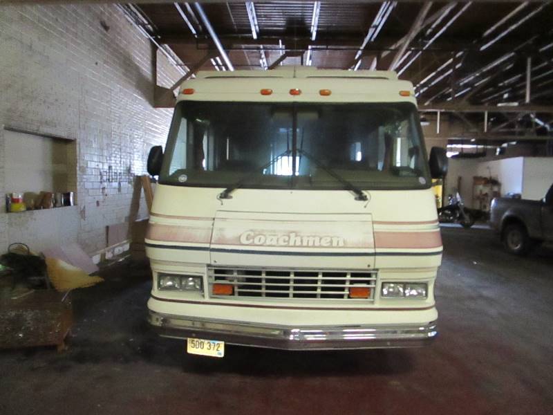 lot 8 image: 1988 Coachmen RV