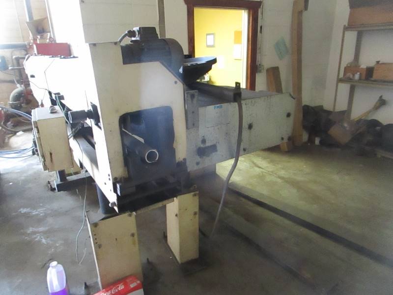 lot 19 image: FMB Bar Feeder