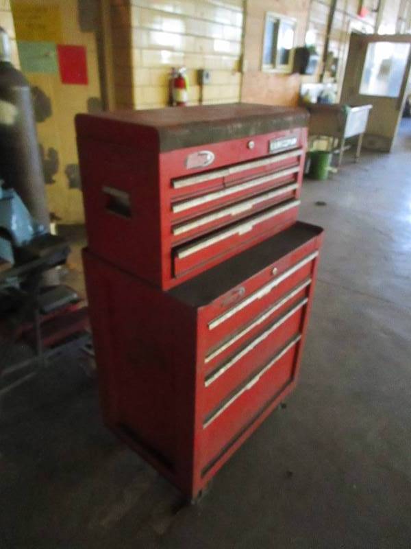 lot 21 image: Craftsman Tool Box