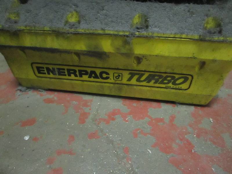lot 70 image: (2) Hydraulic Pumps