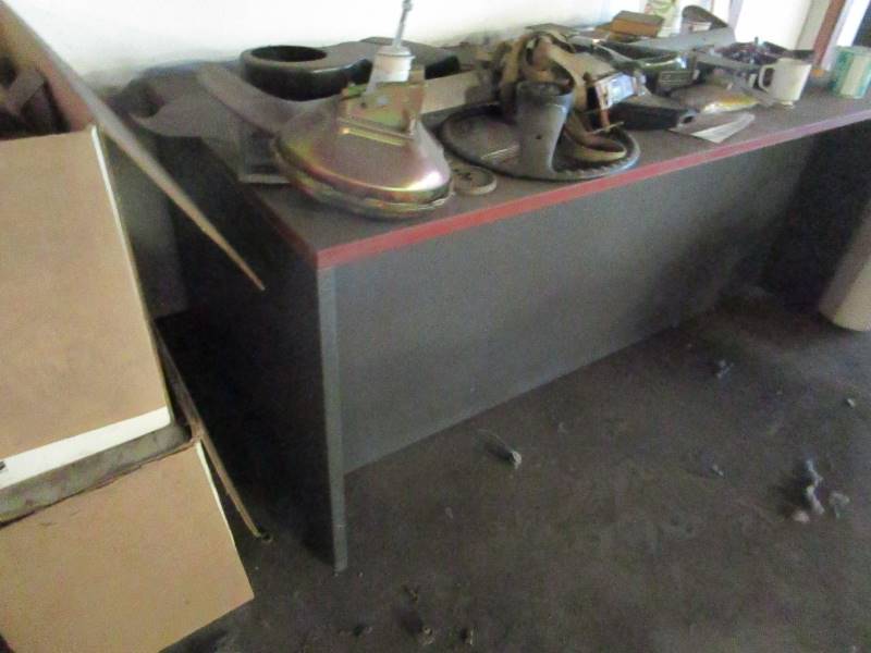 lot 85 image: Desk