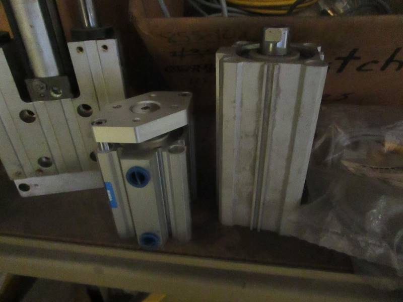 lot 86 image: Actuators & Various Cables