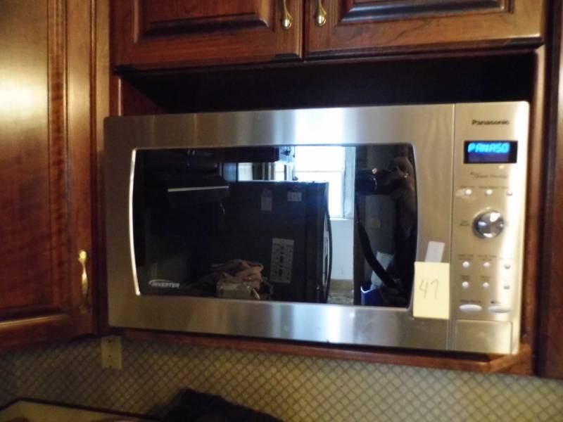 lot 47 image: Panasonic Inverter Microwave