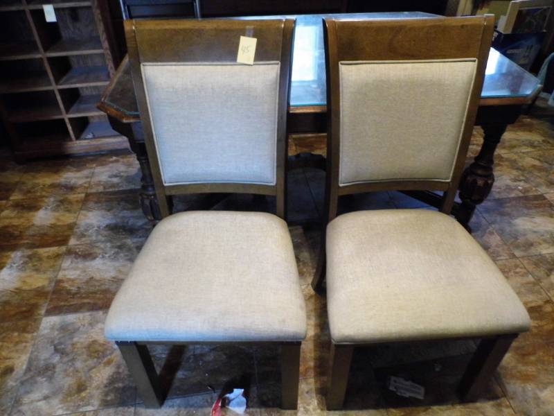 lot 45 image: Lot of 4 Dining Chairs