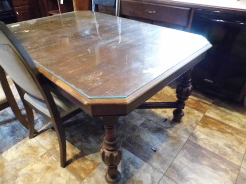lot 44 image: Dining Table -